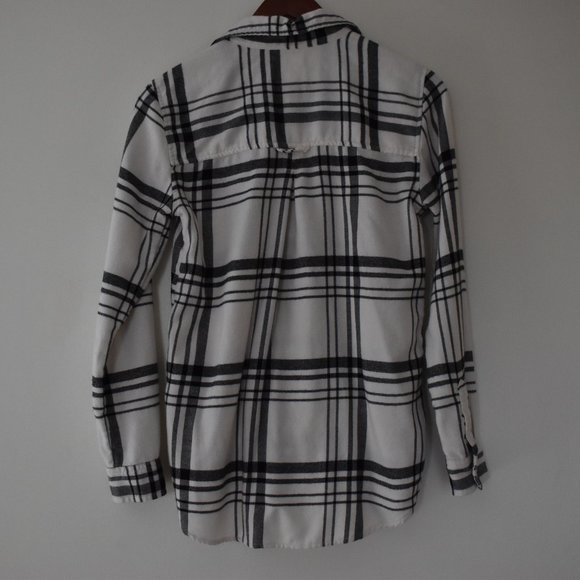 American Eagle black & white plaid boyfriend fit flannel size XS - Picture 3 of 5
